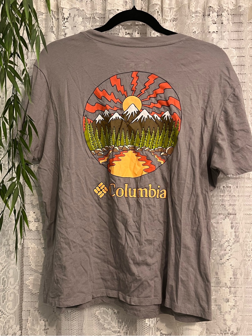 NWOT Women’s Columbia tee